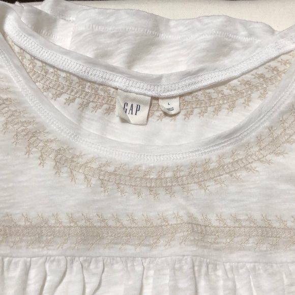 GAP Embroidered Tee w/ruffle cap sleeves - Picture 6 of 7